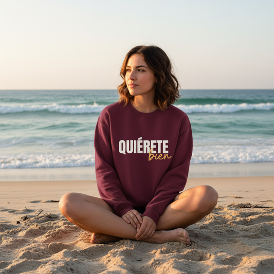 Sudadera quiérete bien chica en la playa