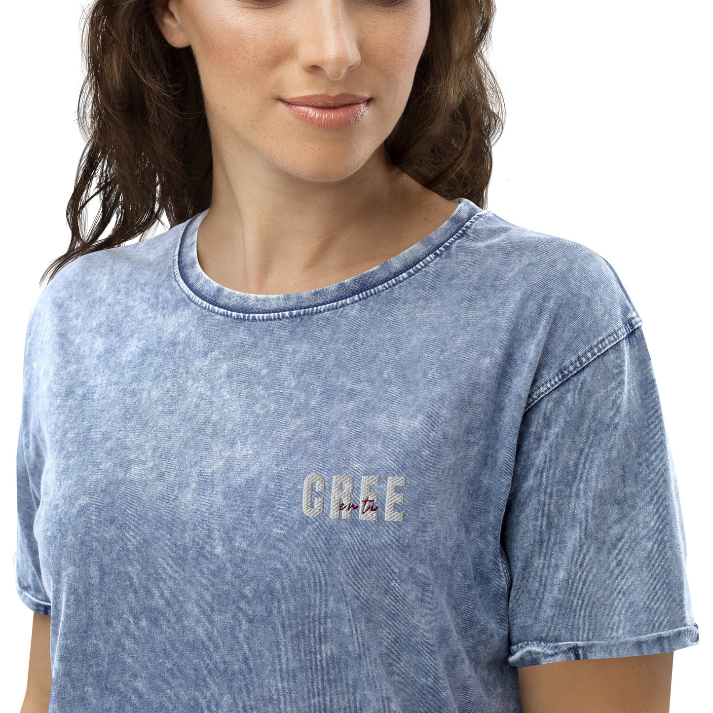 Camiseta vaquera bordada - Cree en ti
