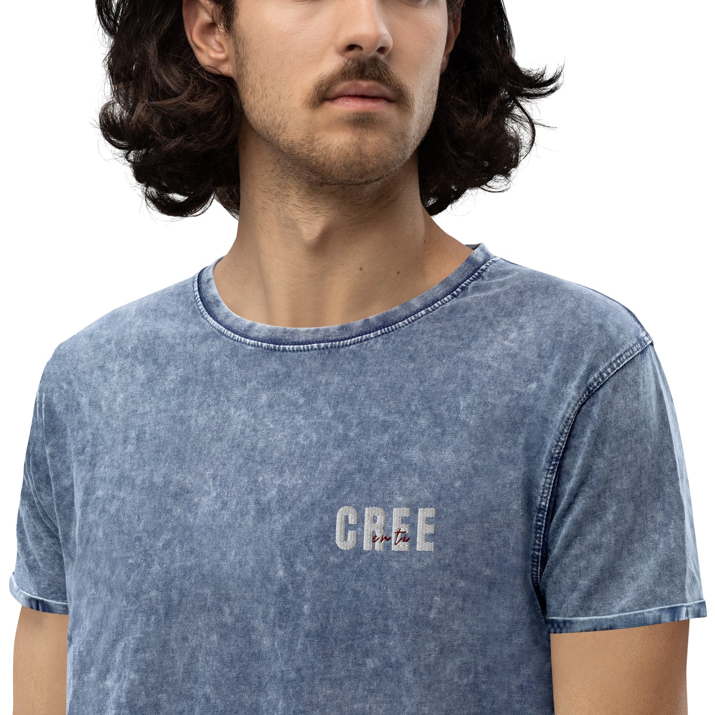 Camiseta vaquera bordada - Cree en ti