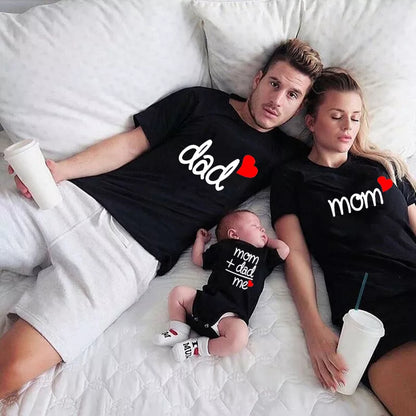 Camisetas iguales familia mamá y papá