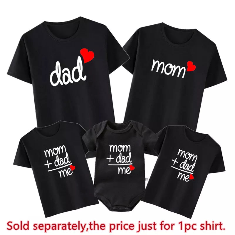 Camisetas iguales para la familia sale